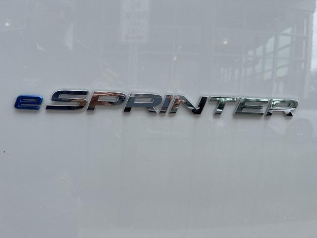 Photo of 2024 Arctic White Mercedes-Benz Sprinter 2500