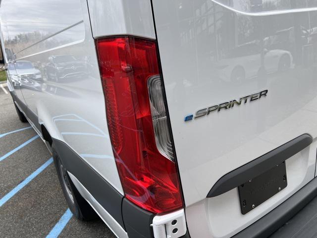 Photo of 2024 Arctic White Mercedes-Benz Sprinter 2500
