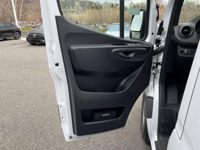 Photo of 2024 Arctic White Mercedes-Benz Sprinter 2500
