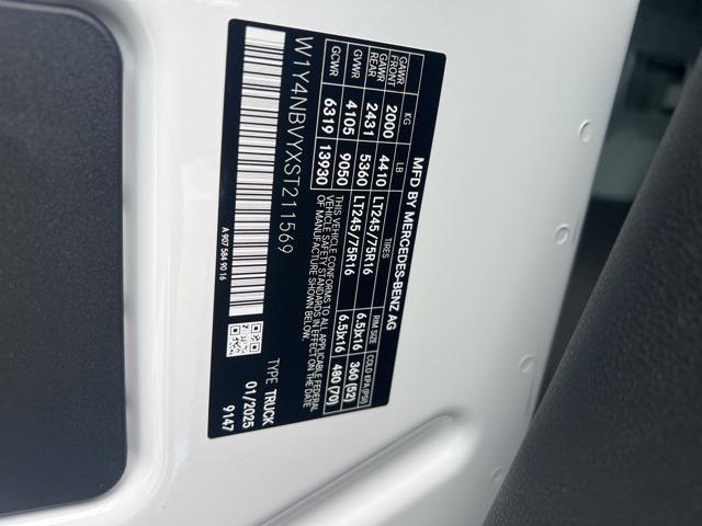 Photo of 2025 Arctic White Mercedes-Benz Sprinter 2500