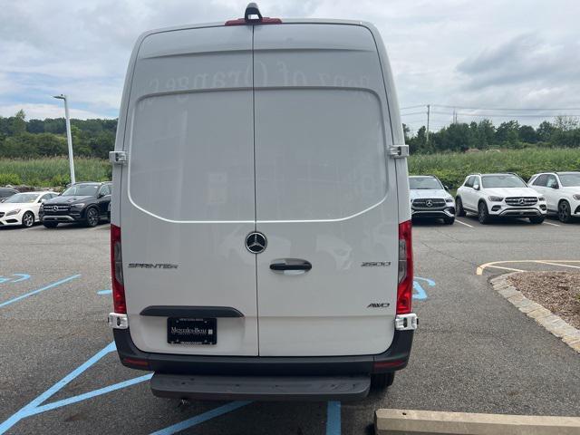 Photo of 2025 Arctic White Mercedes-Benz Sprinter 2500