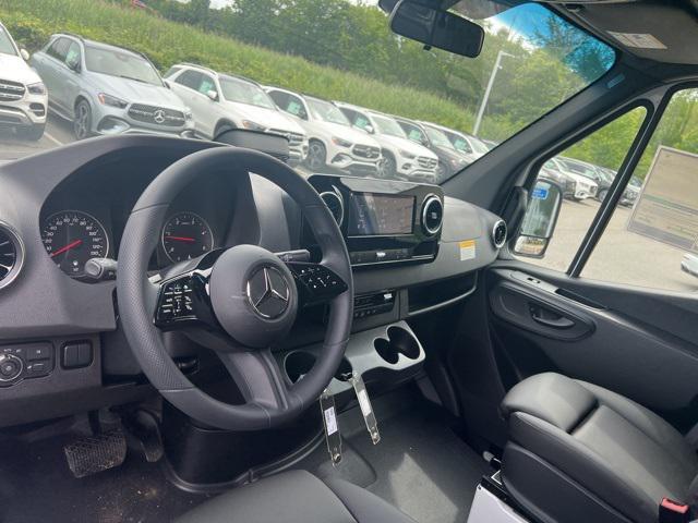 Photo of 2025 Arctic White Mercedes-Benz Sprinter 2500