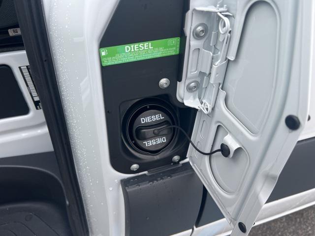 Photo of 2025 Arctic White Mercedes-Benz Sprinter 2500