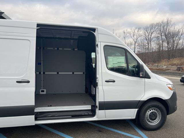 Photo of 2025 Arctic White Mercedes-Benz Sprinter 2500