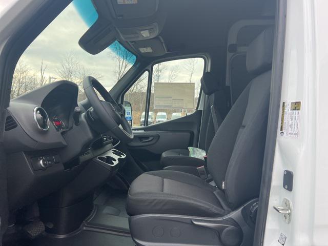 Photo of 2025 Arctic White Mercedes-Benz Sprinter 2500
