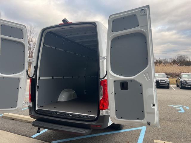Photo of 2025 Arctic White Mercedes-Benz Sprinter 2500