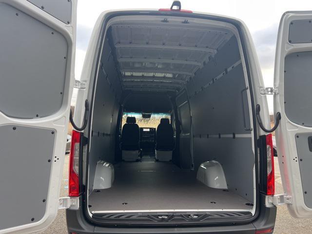 Photo of 2025 Arctic White Mercedes-Benz Sprinter 2500