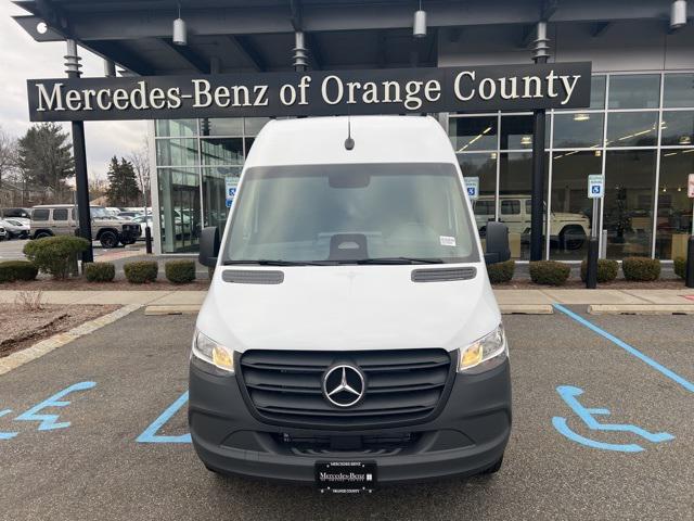 Photo of 2025 Arctic White Mercedes-Benz Sprinter 2500