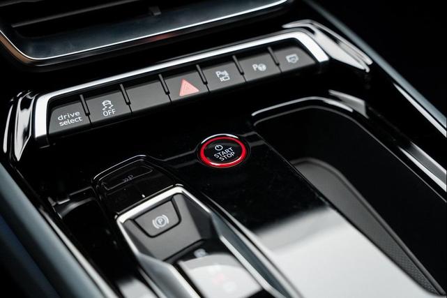 Photo of 2024 Gray Metallic Audi RS e-tron GT