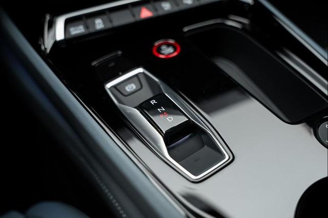Photo of 2024 Gray Metallic Audi RS e-tron GT