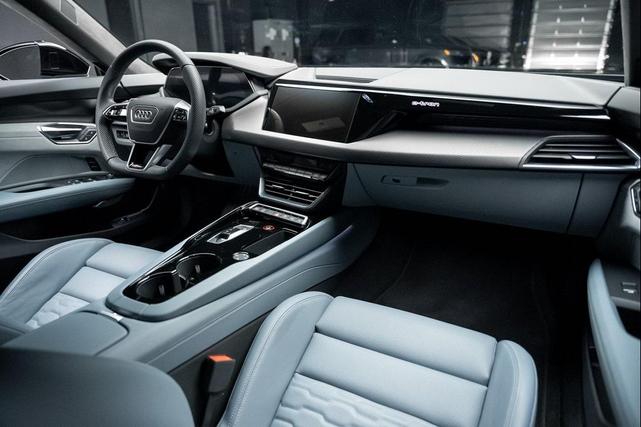 Photo of 2024 Gray Metallic Audi RS e-tron GT