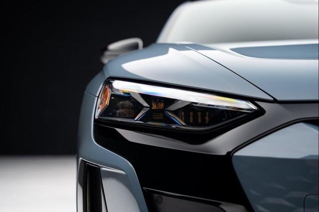 Photo of 2024 Gray Metallic Audi RS e-tron GT