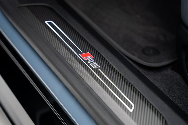 Photo of 2024 Gray Metallic Audi RS e-tron GT