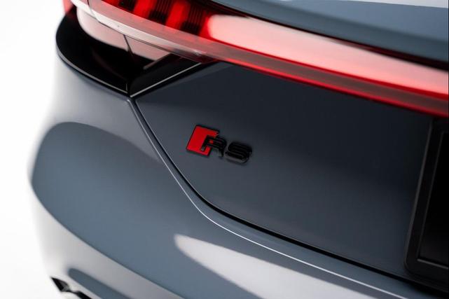 Photo of 2024 Gray Metallic Audi RS e-tron GT