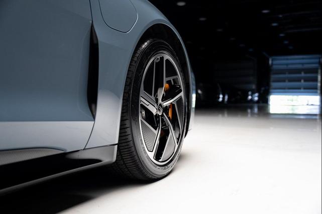 Photo of 2024 Gray Metallic Audi RS e-tron GT