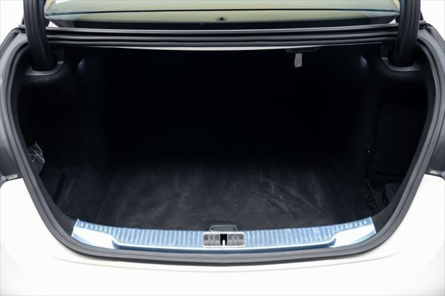 Photo of 2022 White Mercedes-Benz S-Class