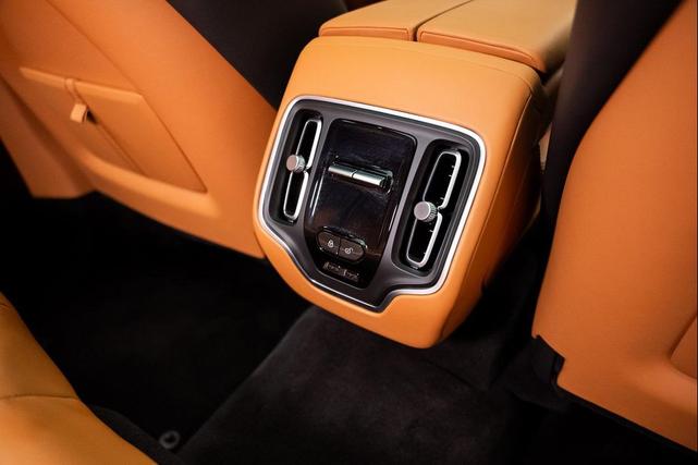 Photo of 2022 Red Aston Martin DBX