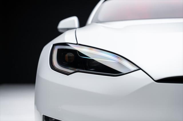 Photo of 2022 Pearl White Multi-Coat Tesla Model S