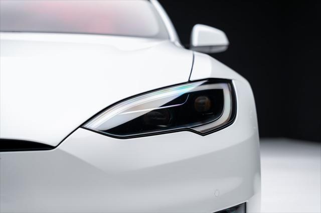 Photo of 2022 Pearl White Multi-Coat Tesla Model S
