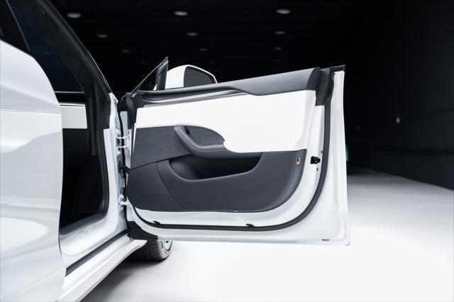 Photo of 2022 Pearl White Multi-Coat Tesla Model S