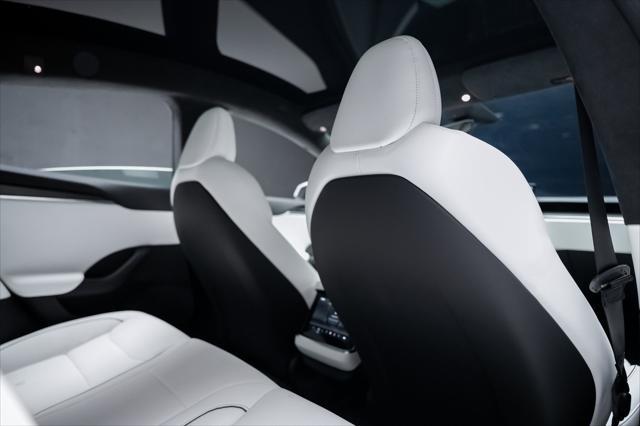 Photo of 2022 Pearl White Multi-Coat Tesla Model S