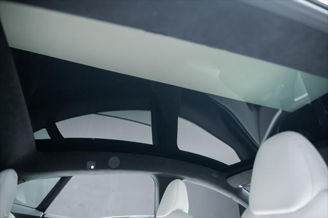 Photo of 2022 Pearl White Multi-Coat Tesla Model S