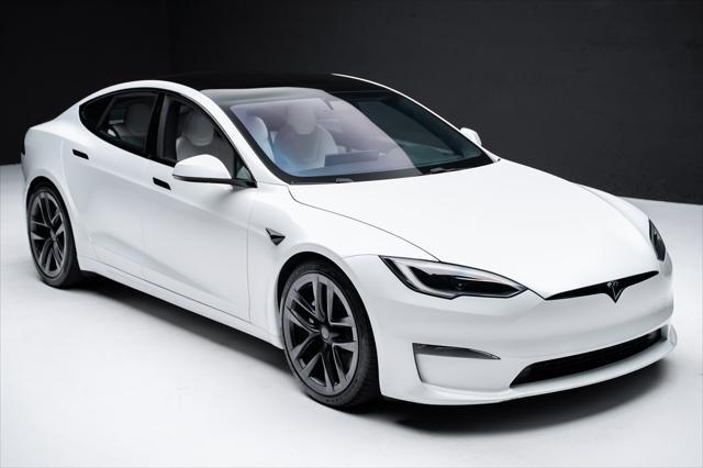 Photo of 2022 Pearl White Multi-Coat Tesla Model S