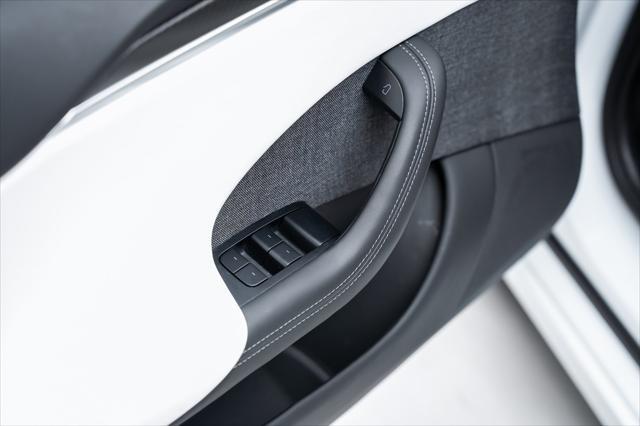 Photo of 2022 Pearl White Multi-Coat Tesla Model S