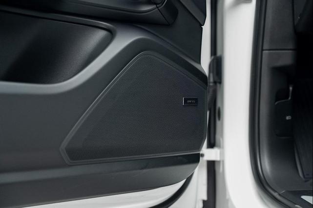 Photo of 2024 White Porsche Cayenne