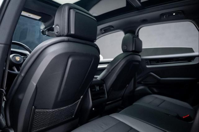 Photo of 2024 White Porsche Cayenne