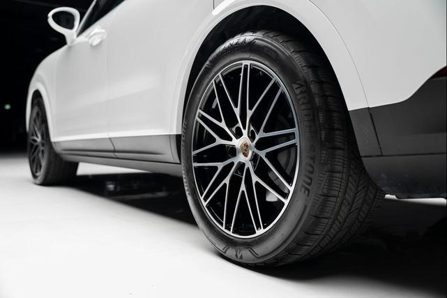 Photo of 2024 White Porsche Cayenne