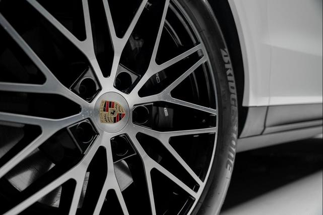Photo of 2024 White Porsche Cayenne
