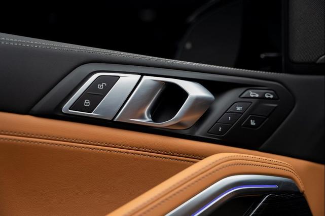 Photo of 2025 Black BMW X6