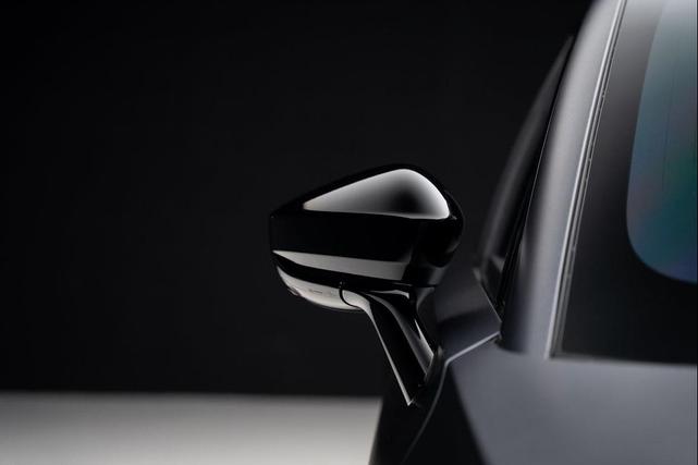 Photo of 2021 Gray Aston Martin DBX