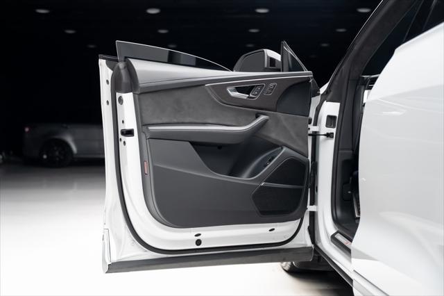 Photo of 2021 Glacier White Audi SQ8