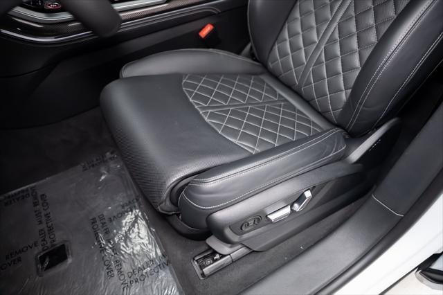 Photo of 2021 Glacier White Audi SQ8