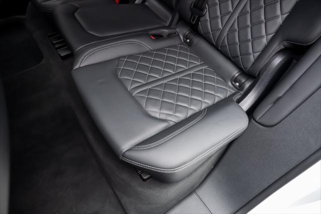Photo of 2021 Glacier White Audi SQ8