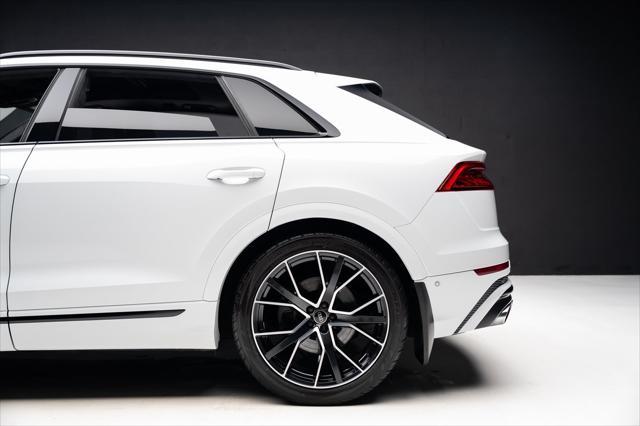 Photo of 2021 Glacier White Audi SQ8