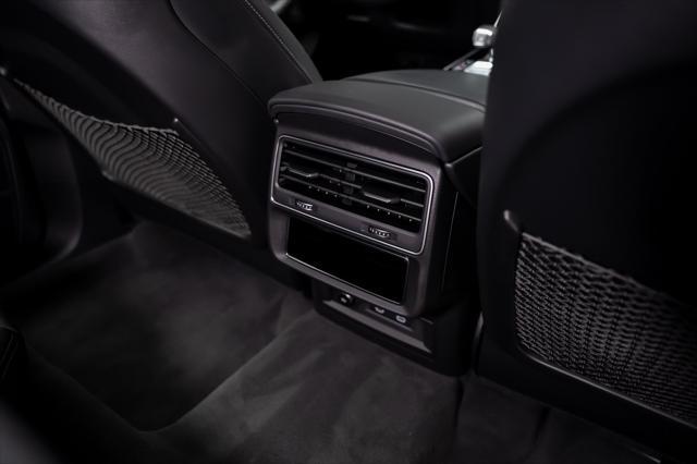 Photo of 2021 Glacier White Audi SQ8