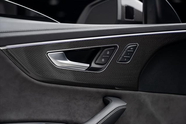 Photo of 2021 Glacier White Audi SQ8