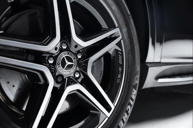 Photo of 2024 Black Mercedes-Benz GLE 350