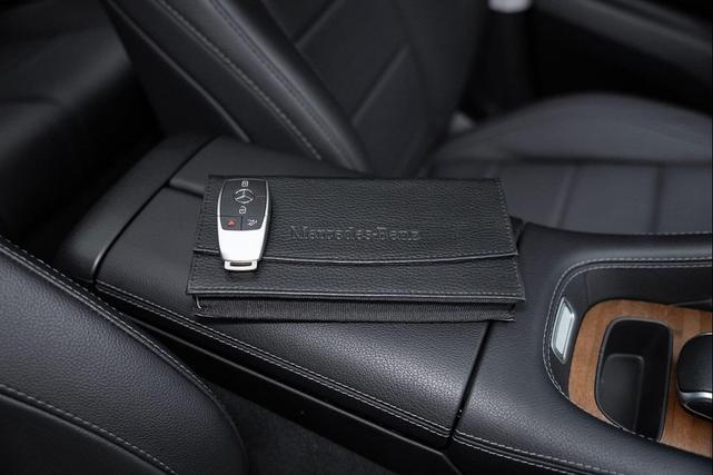 Photo of 2024 Black Mercedes-Benz GLE 350