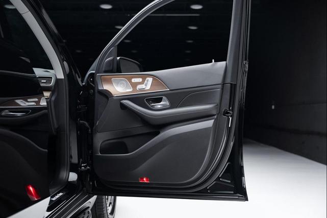 Photo of 2024 Black Mercedes-Benz GLE 350