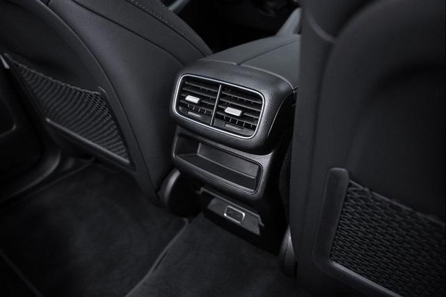 Photo of 2024 Black Mercedes-Benz GLE 350