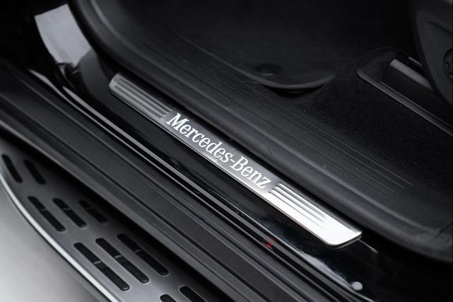 Photo of 2024 Black Mercedes-Benz GLE 350