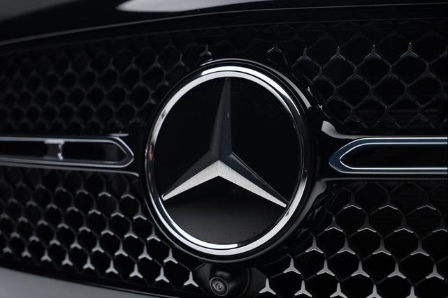 Photo of 2024 Black Mercedes-Benz GLE 350