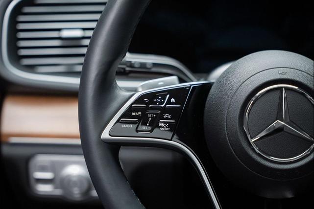 Photo of 2024 Black Mercedes-Benz GLE 350