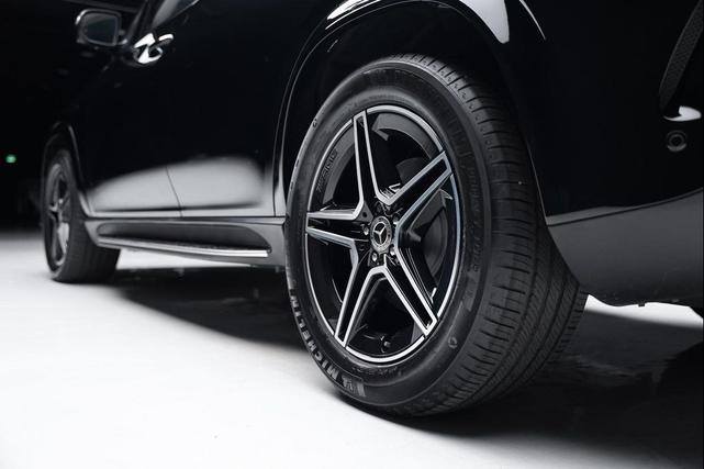 Photo of 2024 Black Mercedes-Benz GLE 350