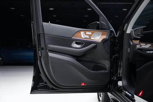 Photo of 2024 Black Mercedes-Benz GLE 350