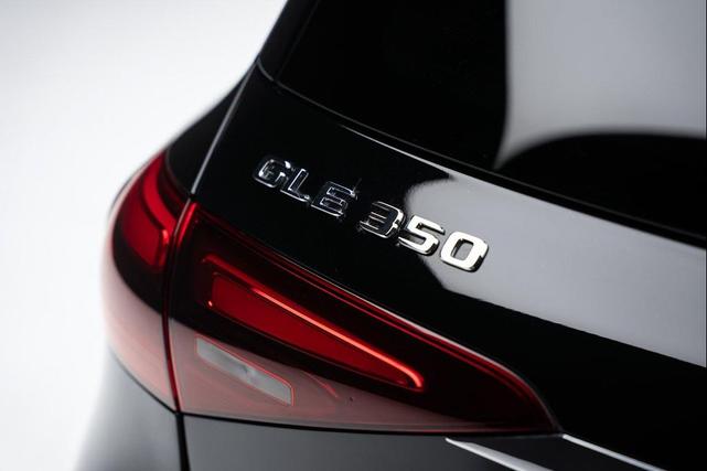 Photo of 2024 Black Mercedes-Benz GLE 350